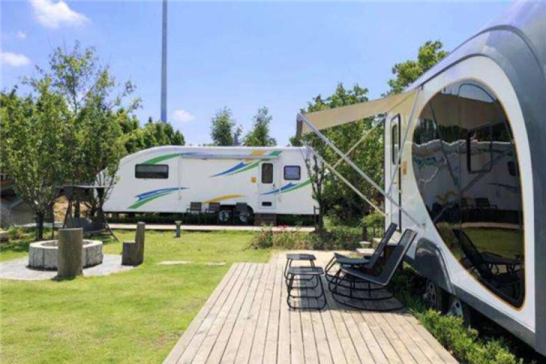 芳草青青房车营地